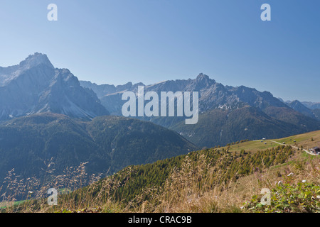 Mt timone, Monte Elmo, 2434m, Mt Birkenkofel, Croda dei Baranci, 2943m, sul retro, Dolomiti di Sesto, Italia, Europa Foto Stock