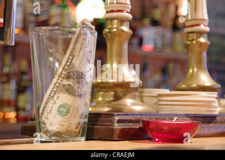 Suggerimenti in un vaso di punta in un bar Foto Stock