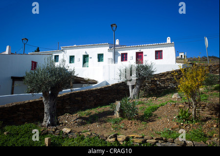 Tipico paese vecchio villaggio, rinnovato e convertito in hotel, Pedralva, Lagos, Algarve, Portogallo, Europa Foto Stock