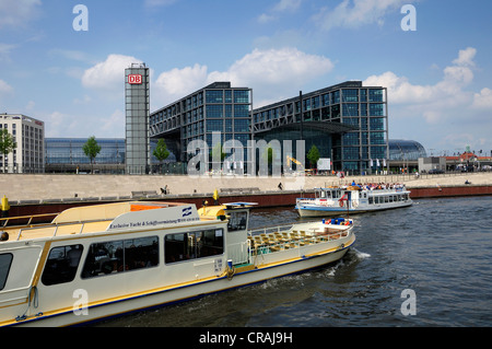 La stazione centrale e il fiume Sprea, Berlino, Germania, Europa Foto Stock