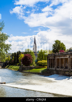 St Johns la chiesa evangelista, bagno, presa dal Pulteney Bridge. Foto Stock