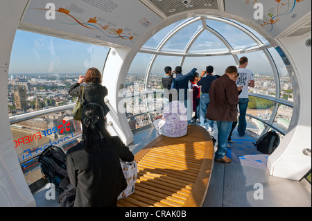 All'interno di una capsula di passeggero del London Eye, London, England, Regno Unito, Europa Foto Stock