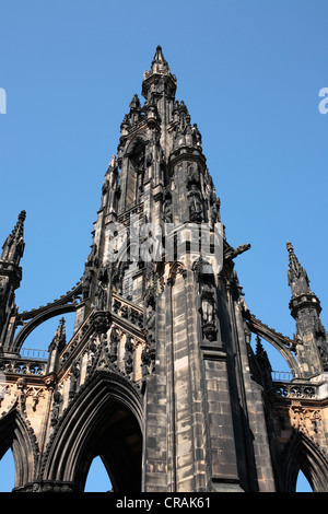 Monumento di Scott su Princes street completata nel 1844 e realizzati in pietra arenaria Binny Foto Stock