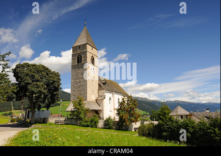 Chiesa parrocchiale di San Giacomo nella comunità montana di Maranza, Val Pusteria, Alto Adige, Italia, Europa Foto Stock