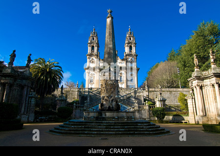 Fontana nel giardino della chiesa di Nossa Senhora dos Remedios, Lamego, Portogallo, Europa Foto Stock