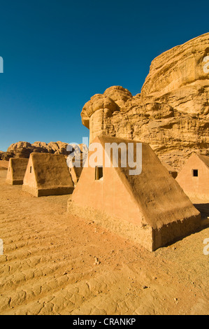 Capanne di fango nel deserto, Wadi Rum, Giordania, Medio Oriente Foto Stock