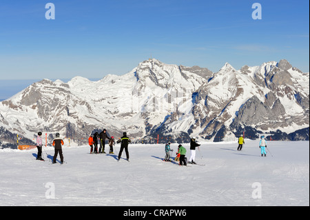 Sciare sul Monte Chaeserrugg, 2262m, affacciato sul Appenzell Alpi con Saentis, Wildhuser Schafberg und Altmann montagne Foto Stock