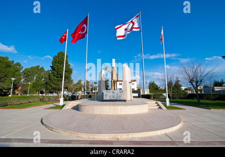 Monumento per Mustafa Kemal Atatuerk, parte turca di Cipro Foto Stock