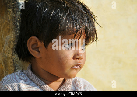 Little Boy, ritratto, Orchha, Madhya Pradesh, India del nord, India, Asia Foto Stock