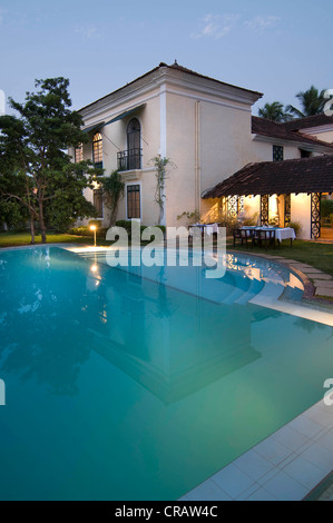 Piscina, hotel di eredità Siolim House, Siolim, Goa, India del Sud, India, Asia Foto Stock