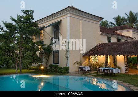 Piscina, hotel di eredità Siolim House, Siolim, Goa, India del Sud, India, Asia Foto Stock