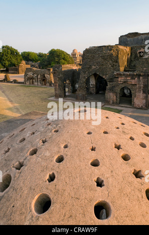 Royal enclave, rovina della città di Mandu, Madhya Pradesh, India settentrionale, Asia Foto Stock