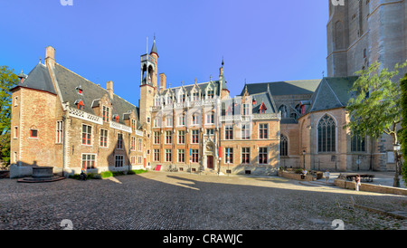 Gruuthusemuseum presso la chiesa di Nostra Signora, Onze-Lieve-Vrouwekerk, il centro storico di Bruges, Patrimonio Mondiale dell UNESCO Foto Stock