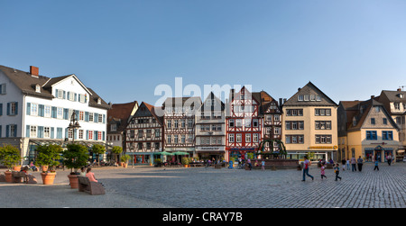 Semi-case con travi di legno sulla Marktplatz Square nella città di Butzbach, Hesse, Germania, Europa PublicGround Foto Stock