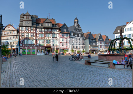 Semi-case con travi di legno sulla Marktplatz Square nella città di Butzbach, Hesse, Germania, Europa PublicGround Foto Stock