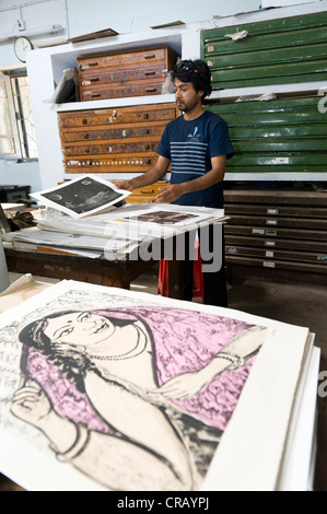 Art Student dal Bangladesh, Visva-Bharati University, Shanti Niketan, West Bengal, India, Asia Foto Stock