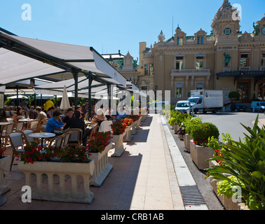 Il Cafe de Paris, Place du Casino, Monte Carlo, il principato di Monaco, Monaco, Europa PublicGround Foto Stock