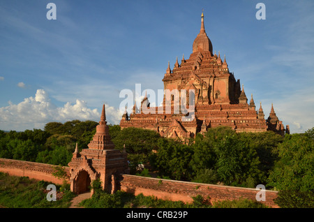 Tempio Htilominlo, del XIII secolo, uno degli ultimi grandi templi costruiti a Bagan prima della caduta del regno, Old Bagan, pagane Foto Stock