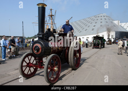 Rally di vapore a Chatham Dockyard. Sfilata di motori a trazione a vapore. Chatham Kent England Regno Unito Foto Stock