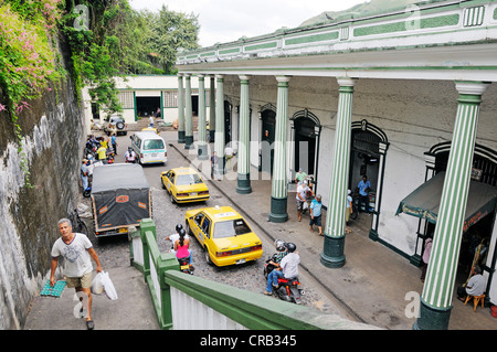 Mercato storico salone con colonne e arcate, città di Honda, Colombia, America del Sud, America Latina Foto Stock