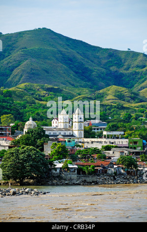 Vista della città di Honda sulle rive del fiume Magdalena, Colombia, America del Sud, America Latina Foto Stock