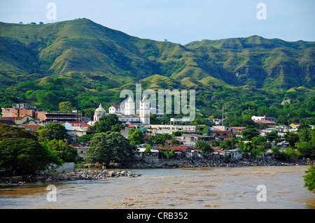 Vista della città di Honda sulle rive del fiume Magdalena, Colombia, America del Sud, America Latina Foto Stock