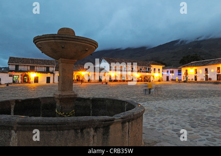 La piazza principale di sera, edifici coloniali, Villa de Leyva, Boyaca reparto, Colombia, Sud America Foto Stock