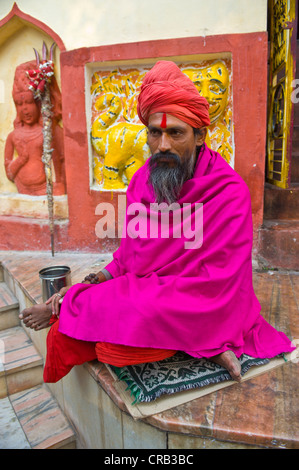 Sadhu, un santo uomo, nel Tempio Kamakhya, un tempio indù, Guwahati, Assam, nord-est dell India, India, Asia Foto Stock