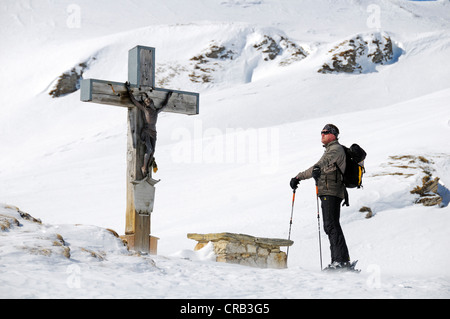 Guida di montagna crescente tour con gli sci, ski tour route nella valle dei Tauri, sulla strada per il rifugio Hagener vicino a Mallnitz Foto Stock