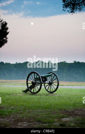 La guerra civile il cannone situato nel deserto Foto Stock