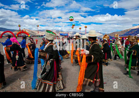 Tradizionale festa della tribù nella Gerze, Tibet occidentale, Asia Foto Stock