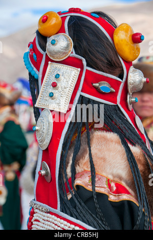 Tradizionalmente Vestiti donna su il festival delle tribù in Gerze, Tibet occidentale, Asia Foto Stock