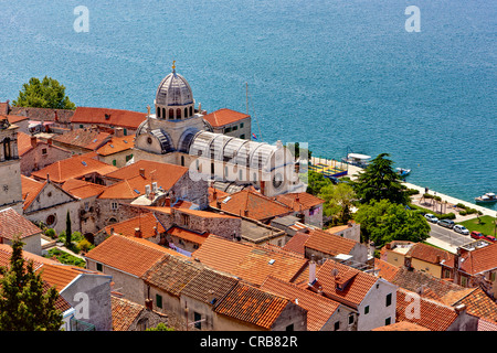 Vista di Sibenik con la Cattedrale di San Giacomo, Katedrala svetog Jakova, Dalmazia centrale, Dalmazia, costa adriatica, Croazia Foto Stock
