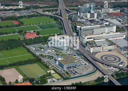 Vista aerea, Mercedes-Benz-Museum di Stoccarda, Baden-Wuerttemberg, Germania, Europa Foto Stock