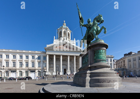 Place Royale, Chiesa di Saint-Jacques-sur-Coudenberg con la statua di Godefroid de Bouillon, Bruxelles, Brabant, Belgio Foto Stock