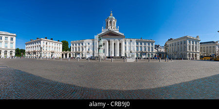 Place Royale, Saint-Jacques-sur-Coudenberg chiesa e statua di Godefroid de Bouillon, Bruxelles, Brabant, Belgio, Europa Foto Stock