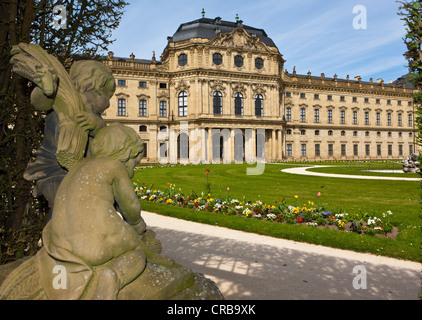 Residenza di Würzburg, un palazzo barocco, Sito Patrimonio Mondiale dell'UNESCO con i giardini di corte, costruita a partire dal 1720-1744 da Balthasar Foto Stock