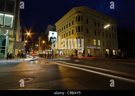 Checkpoint Charlie durante la notte, Berlino, Germania, Europa Foto Stock