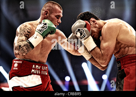 Felix Sturm, GER, vs. Martin Murray, GBR, SAP Arena di Mannheim, Baden-Wuerttemberg, Germania, Europa Foto Stock