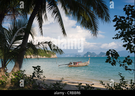 Longtail boat a Long Beach, Isola Koh Yao Noi, Phang Nga, Thailandia, Sud-est asiatico, in Asia Foto Stock