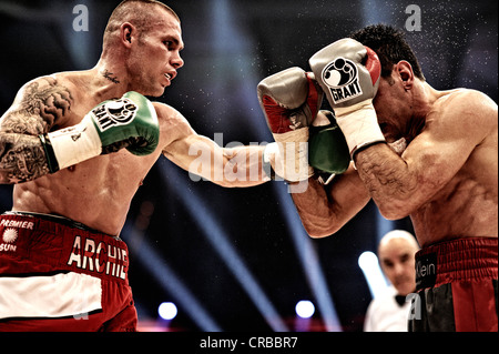 Felix Sturm, GER, vs. Martin Murray, GBR, SAP Arena di Mannheim, Baden-Wuerttemberg, Germania, Europa Foto Stock