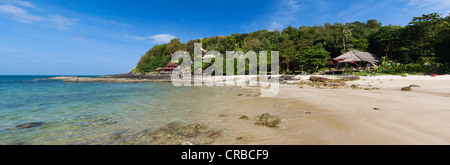 Costa, spiaggia di sabbia della baia di bambù, Ko Lanta island, Krabi, Thailandia, Sud-est asiatico Foto Stock