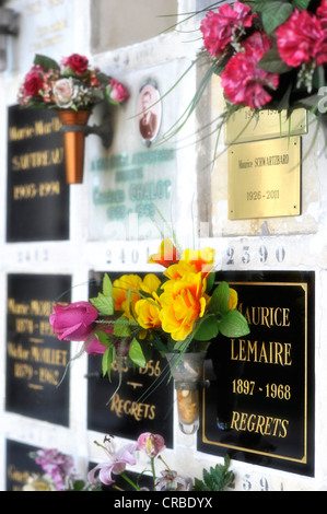 Urna graves, Cimetière du Père Lachaise, Parigi, Francia, Europa PublicGround Foto Stock