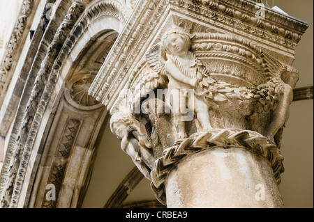 Di rilievo la colonna decorato, Palazzo del Rettore, city museum, Dubrovnik, Dalmazia, Croazia, Europa Foto Stock