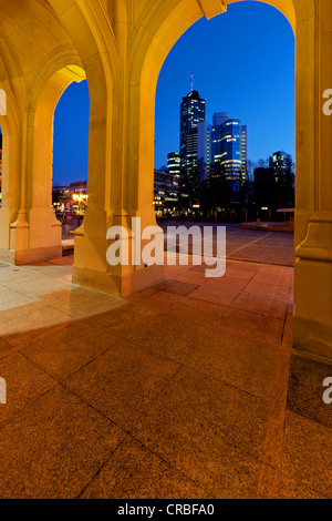 Vista da Alte Oper Frankfurt, old opera house, Commerzbank e la Helaba sede, Hessische Landesbank Foto Stock