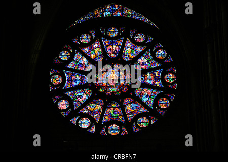 Finestra di rose, storico vetrata, facciata ovest, Cattedrale di Notre Dame, Sito Patrimonio Mondiale dell'UNESCO, Reims Foto Stock