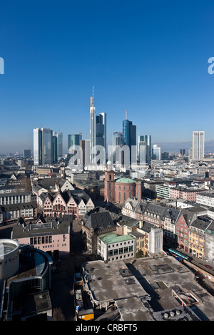 Vista di Francoforte e il suo skyline, Commerzbank, Hessische Landesbank, Deutsche Bank, la Banca centrale europea, edificio Skyper Foto Stock