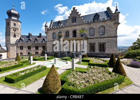 I giardini del castello, Schloss Callenberg Palace, residenza di caccia e residenza estiva dei duchi di Saxe-Coburg e Gotha, Coburg Foto Stock