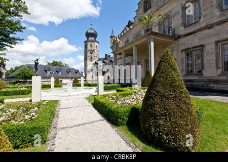 I giardini del castello, Schloss Callenberg Palace, residenza di caccia e residenza estiva dei duchi di Saxe-Coburg e Gotha, Coburg Foto Stock