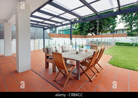 Cortile moderno con piscina in Australian mansion Foto Stock